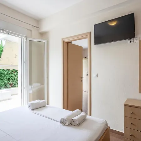 Afroditi Garden Apartment *